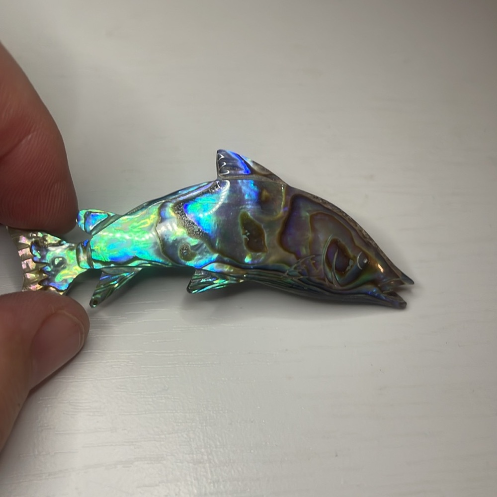 Mother of pearl abalone tuna pin blue and green  2 inch - Picture 7 of 10